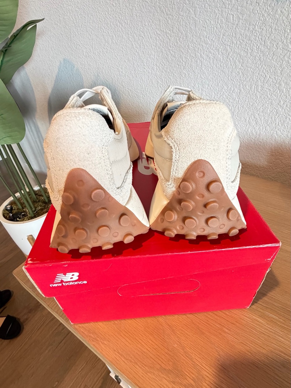 New Balance Exclusive 327 Sneakers
Linen/Sea Salt/Leopard - 9.5 - Picture 11 of 13